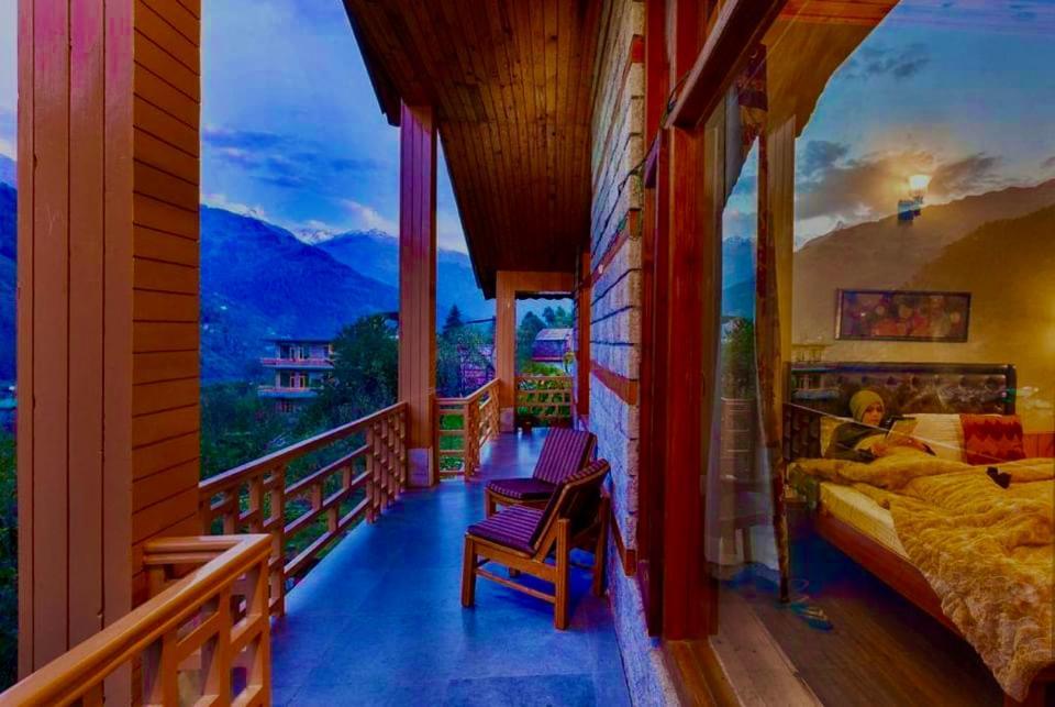 The Manu Emerald # Farmhouse # Top Selling Cottage In Manali # Peaceful Heritage Cozy Stay # Lawn With Bonfire # Most Awarded Esterno foto