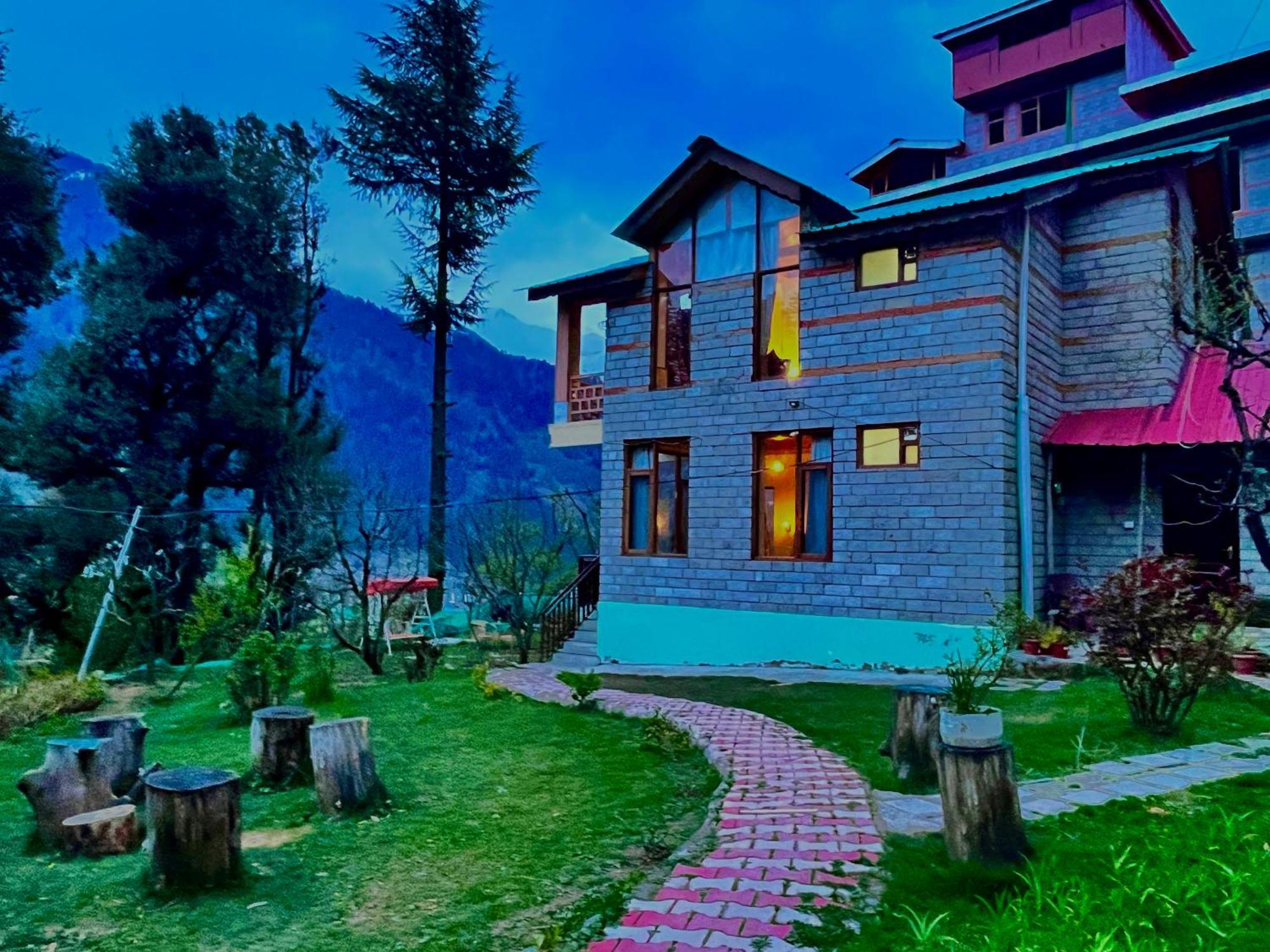 The Manu Emerald # Farmhouse # Top Selling Cottage In Manali # Peaceful Heritage Cozy Stay # Lawn With Bonfire # Most Awarded Esterno foto