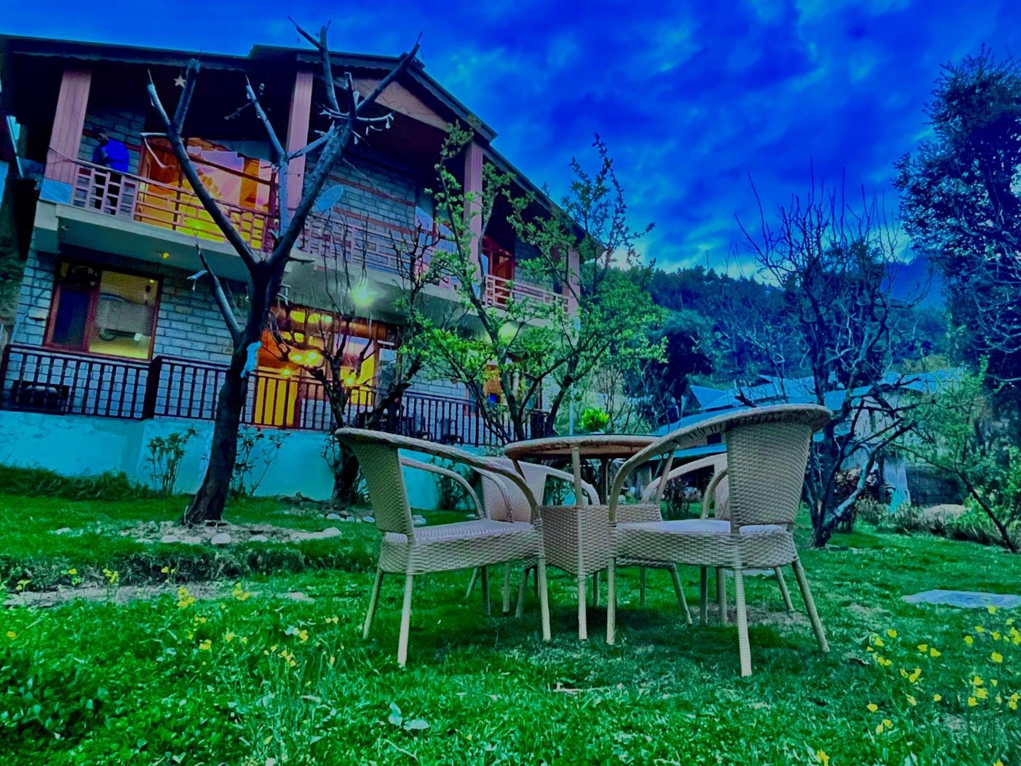 The Manu Emerald # Farmhouse # Top Selling Cottage In Manali # Peaceful Heritage Cozy Stay # Lawn With Bonfire # Most Awarded Esterno foto